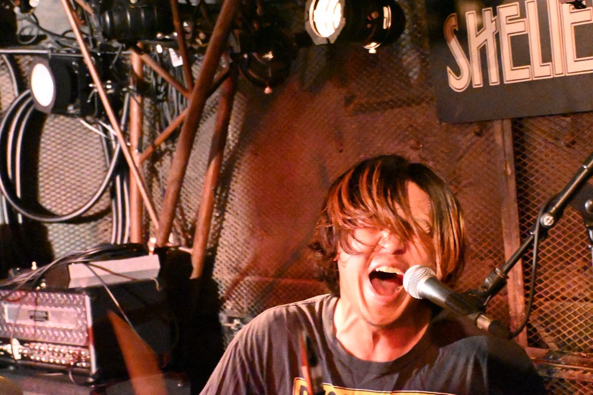 harlin35_84's tweet photo. 5/17 下北沢SHELTER

MEXICAN AGE/Valve Drive/emberが
レコ発のengraveへ繋いでいく。

engraveは日本のバンドとは思えない雰囲気を漂わせてのライブ。

(日本で98 MUTEのTシャツは販売しているのか…？)
#MEXICANAGE
#VALVEDRIVE
#ember
#ENGRAVE https://t.co/bEKi1AW9EE