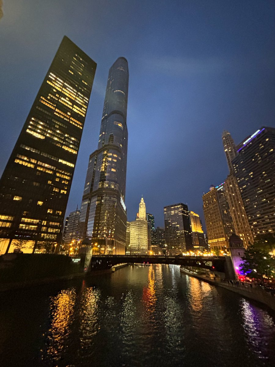 Liam_Geochem's tweet photo. Honoured to give a seminar at the University of Chicago Climate Systems Engineering initiative last week on enhanced weathering for atmospheric CO₂ removal across industrial, rural and urban settings. Great discussions and fantastic to visit Chicago! https://t.co/uTkadRShPm