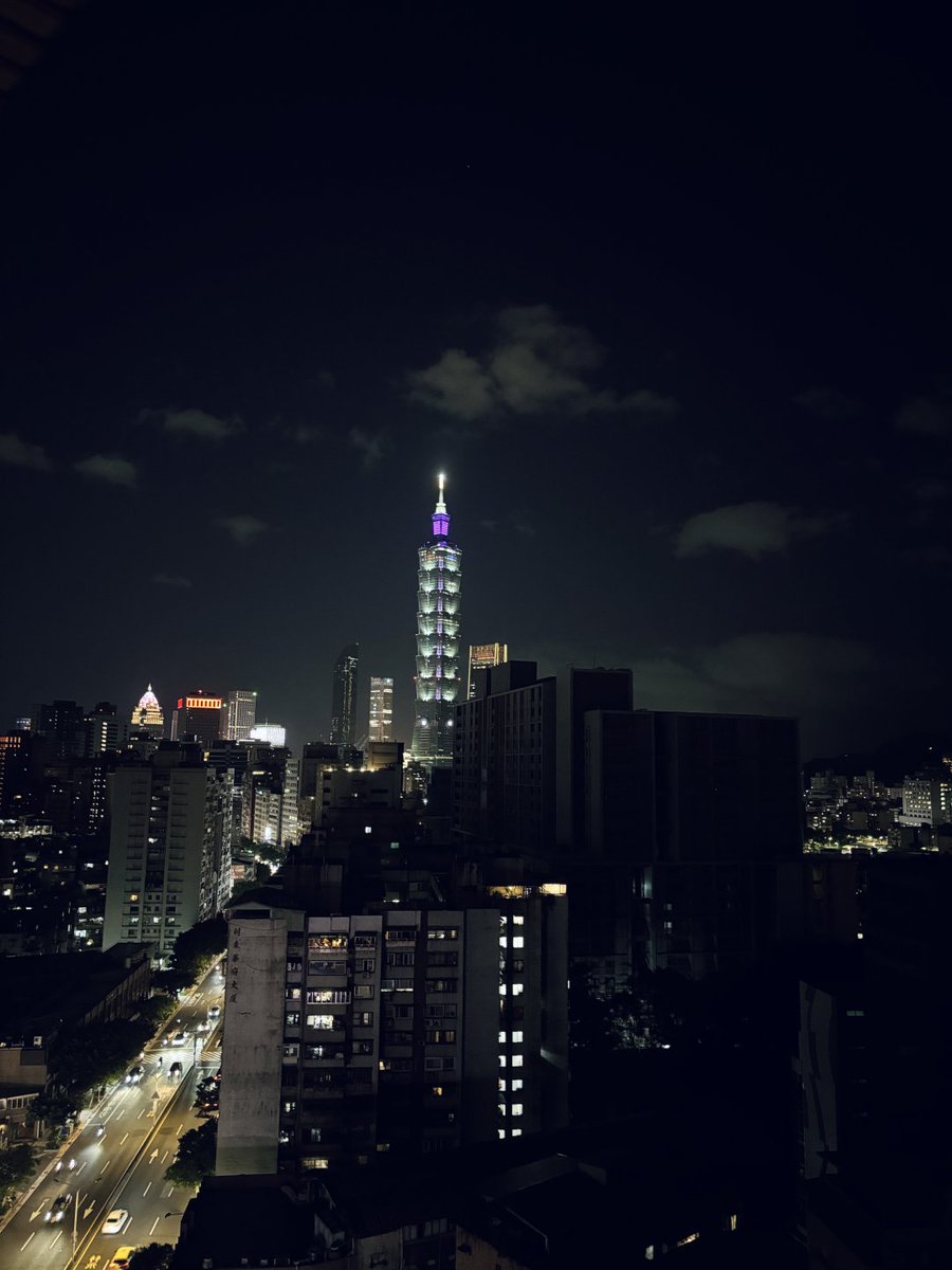 IvyRose216's tweet photo. 夜は終わりではなく、自分をもう一度充電するための始まり。 https://t.co/W6YBD3pm1H