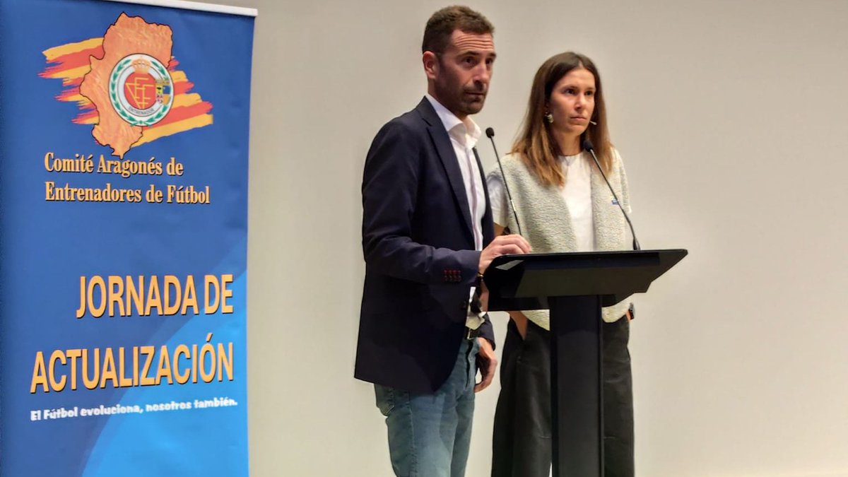 futbolaragon's tweet photo. #RFAF FORMACIÓN ⚽📚 ENTRENADORES

📍El presidente de @futbolaragon, Manuel Torralba, abre las jornadas de formación y reciclaje en Teruel para entrenadores, con la presencia de Emilio Gracia (RFAF) y Raúl Martínez @caedefutbol 

🎙️Andrea Esteban inicia la primera ponencia https://t.co/MODhHhQjJ0