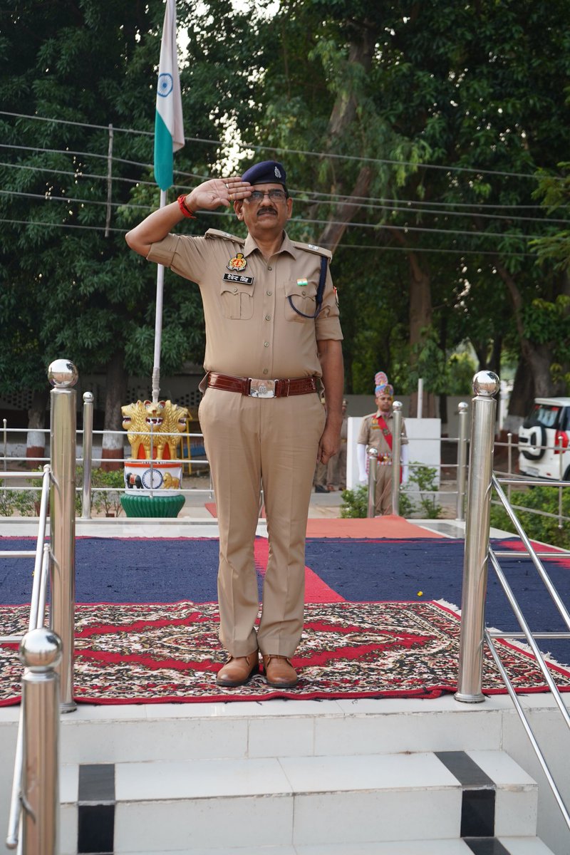 Co39pacup's tweet photo. आज दिनांक 19.05.2026 को श्रीमान सेनानायक महोदय श्री नैपाल सिंह के कुशल निर्देशन  में उपसेनानायक महोदय श्री देवेंद्र सिंह की उपस्थिति में परेड कराई गई। परेड पर आरक्षियों के टर्नआउट, वाहिनी बैंड का निरीक्षण किया गया, ड्रिल, शस्त्राभ्यास एवं बलवा ड्रिल  डिमांस्ट्रेशन कराया  गया https://t.co/KspqtcdLmj