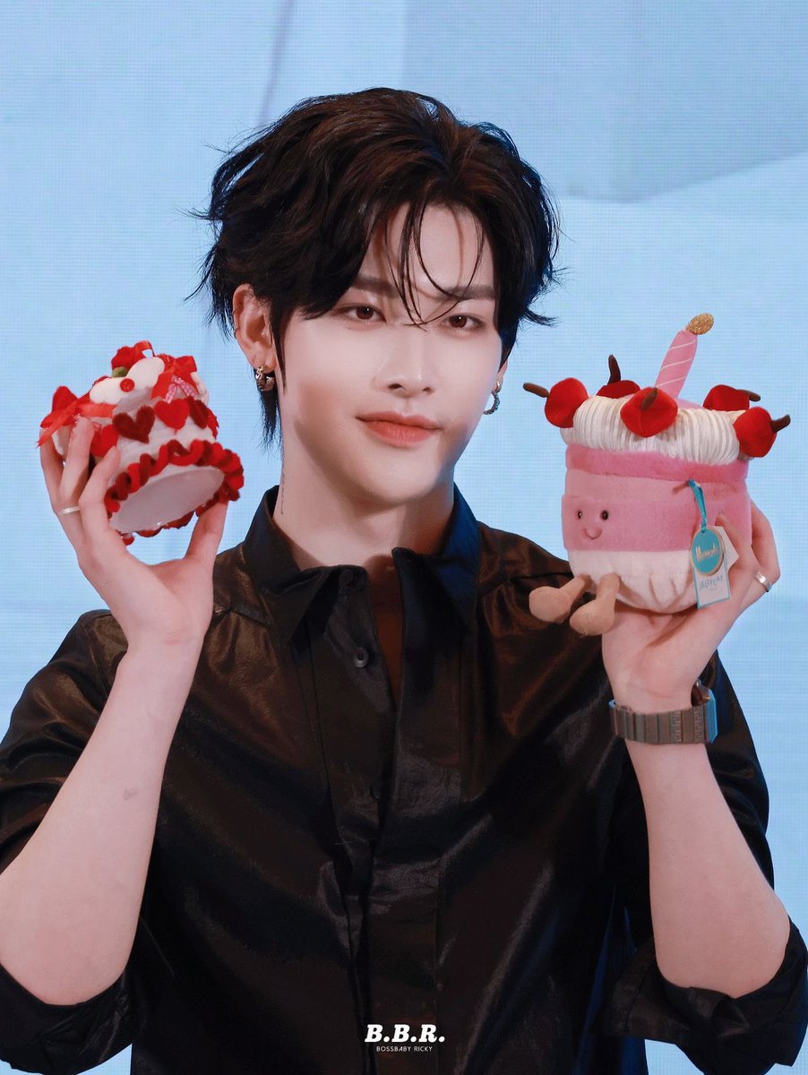 sanrioricky's tweet photo. Happy 22th birthday our lovely Ricky🎂
I hope this year brings you lots of happiness and wonderful memories. Thank you for always making us smile and never forget how loved you are 🩷

CHAPTER 22 WITH RICKY
#OurDarlingRicky520
#봄의끝에서만난리키 https://t.co/TT9RQ0uVG5