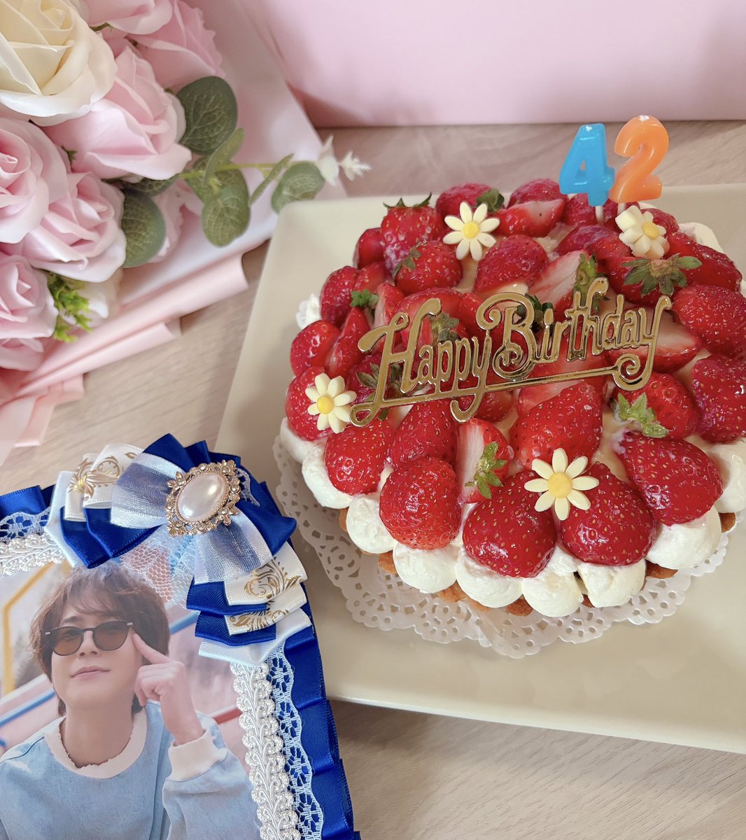 chibivv's tweet photo. 平野さん42歳のお誕生日おめでとうございます🎂
平野さんのお芝居、歌声、お言葉に、笑顔に、日々が彩られ幸せをいただいています。ありがとうございます✨お健やかで幸多き一年となりますように！さらなるご活躍を心よりお祈り申し上げます。 https://t.co/v0uNJFFG9N