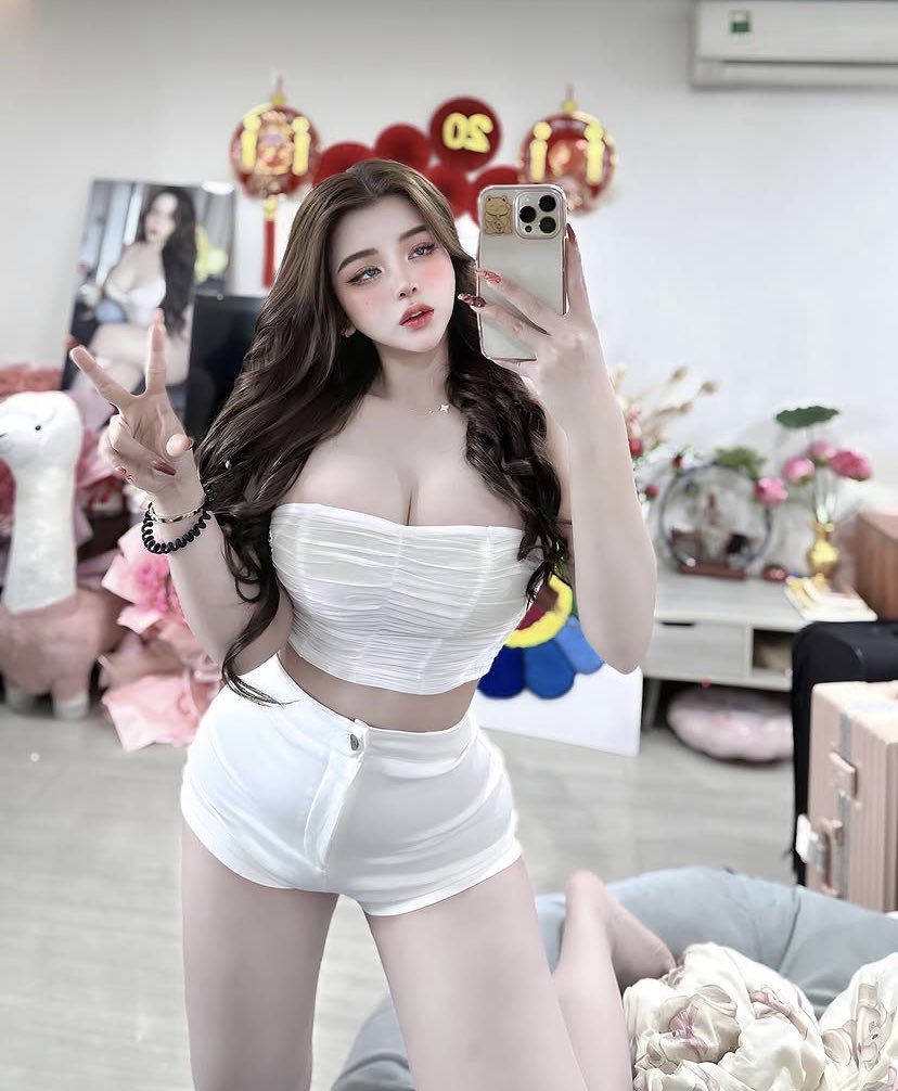 Beu2000's tweet photo. Mặt hơi kiêu nhưng tính thì hơi iuu ạ💗 https://t.co/eYINYgi4Cc