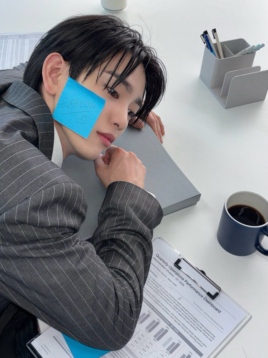 Dailyjjproject's tweet photo. CEO and employee https://t.co/GoUv8nqr6X