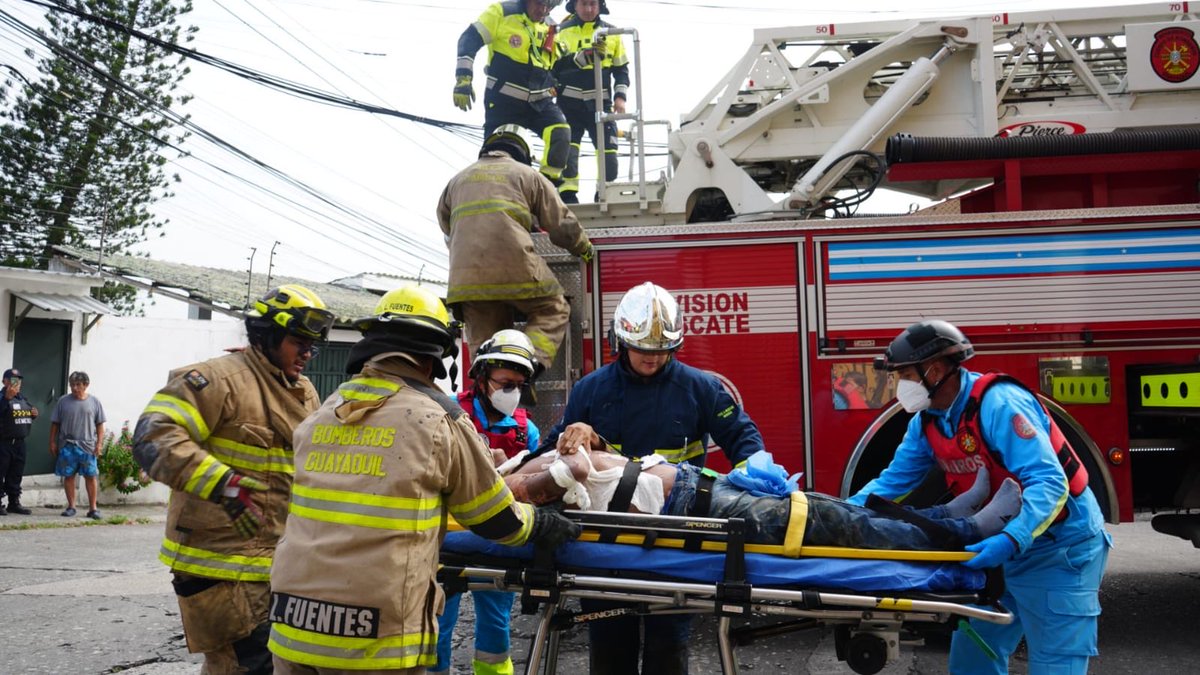 Bomberos Guayaquil tweet media