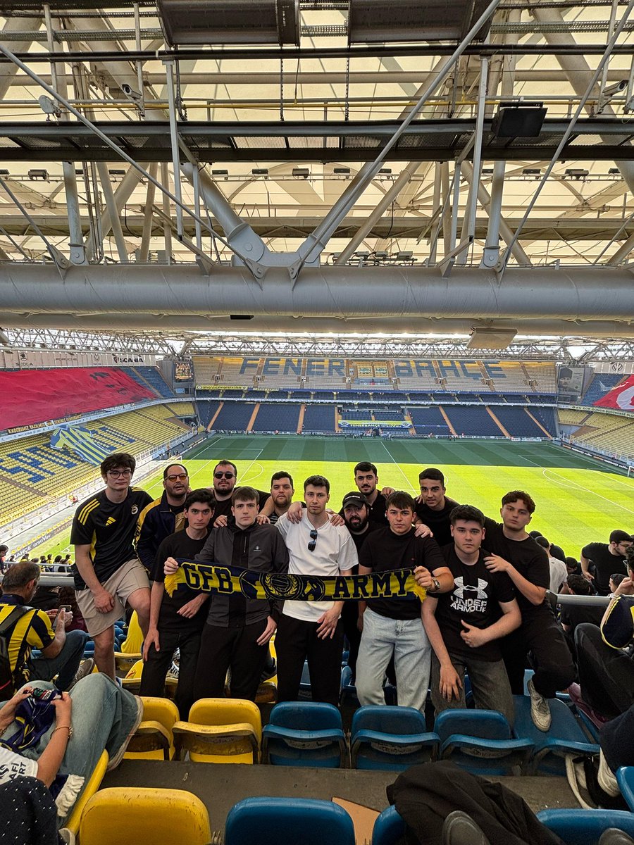 1907gfbarmy's tweet photo. ŞAMPİYON! 🏆

@kadinfutbolfb https://t.co/MWGEgCtiHq