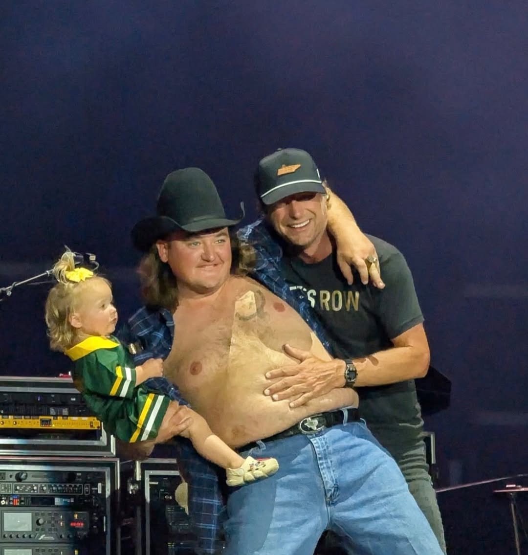 jakeworthington's tweet photo. A little light tonkin’ in Green Bay https://t.co/fWHqWqYqc3
