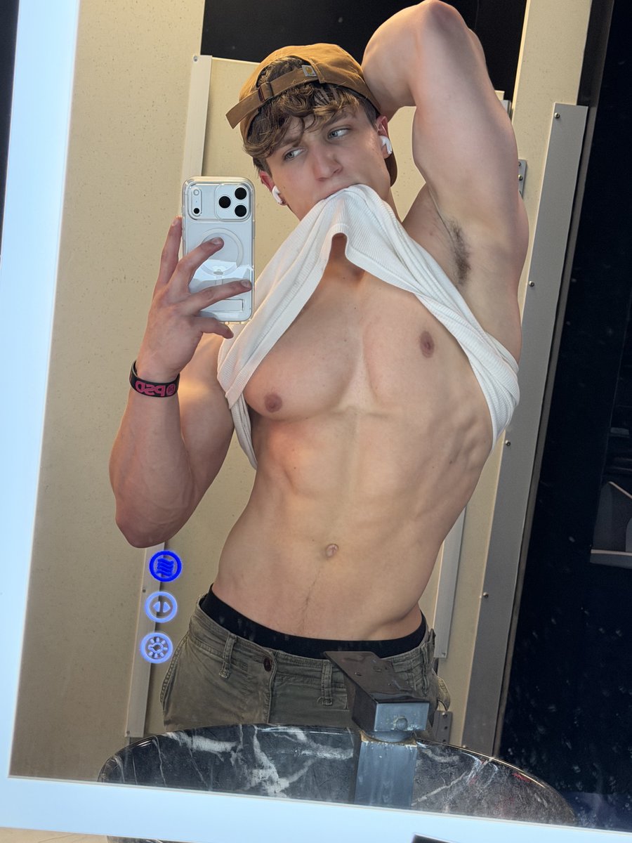 realbenverbeck's tweet photo. hey @grok put him in the exact same pose as the example https://t.co/7Y80bkXtzN