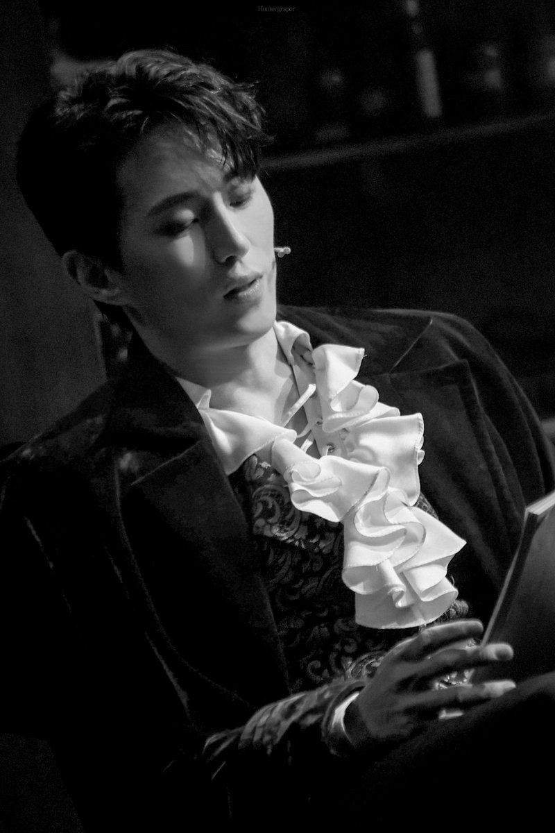 huntergraper's tweet photo. 260519 뮤지컬 더 테일 커튼콜 에필로그

바이런 役 | #손유동 
Monochrome ver. https://t.co/5XAyTWI8xt