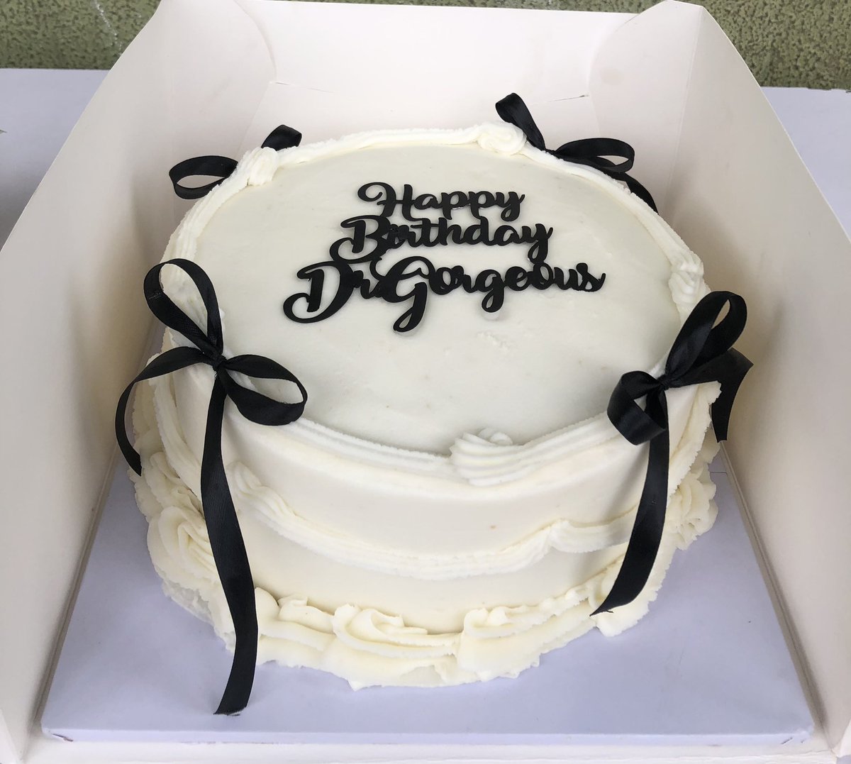 cakesbydoyin's tweet photo. Inspo                              What I delivered https://t.co/GKez4dqryL