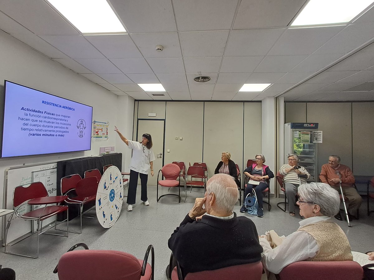 CSFatimaCaraban's tweet photo. Tercera sesión del taller el anciano frágil. Hoy toca hablar del ejercicio. https://t.co/gTCJrYAEqI