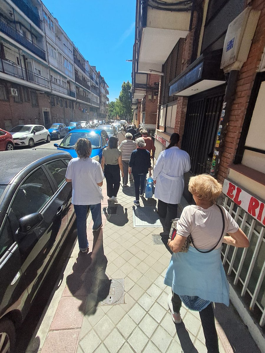 CSFatimaCaraban's tweet photo. Tercera sesión del taller el anciano frágil. Hoy toca hablar del ejercicio. https://t.co/gTCJrYAEqI