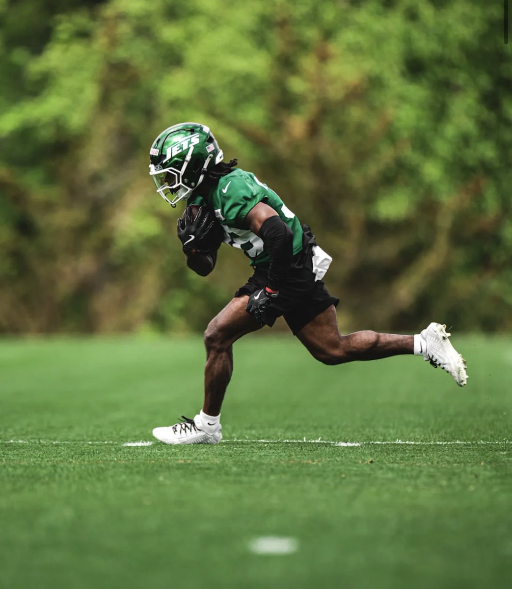 RFootball's tweet photo. NFL Knights back in action 🪓 https://t.co/LHhrA3zvqm