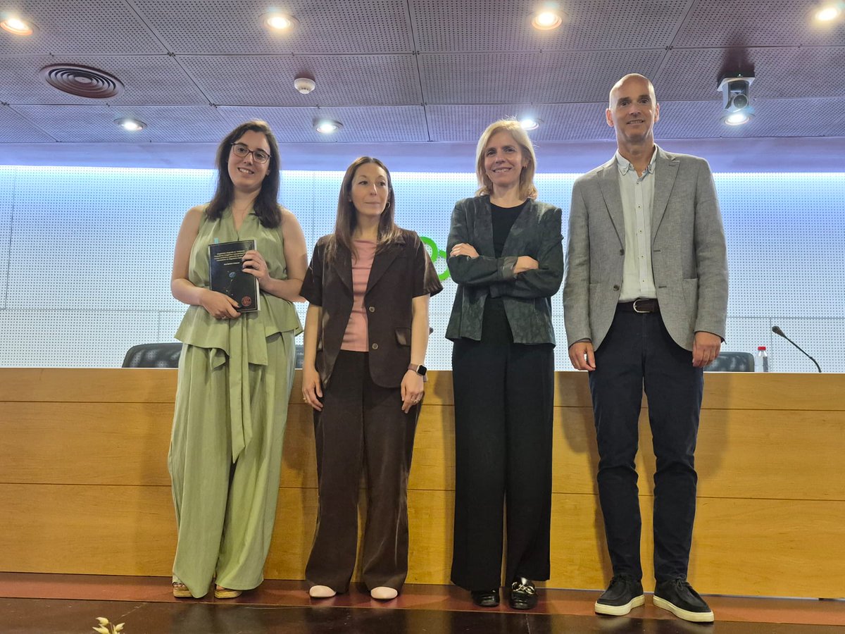 GEAPC1's tweet photo. Muy contentos en @GEAPC1 y @crh_MoralesIMIB por la presentacion de Tesis  de #Ana Zamora..Tribunal con #JoseAGuerero, #LordanaBury  y #MtAlvarez, presidenta de @SETH__Oficial . Enhorabuena Ana https://t.co/mxIK3UOyD4