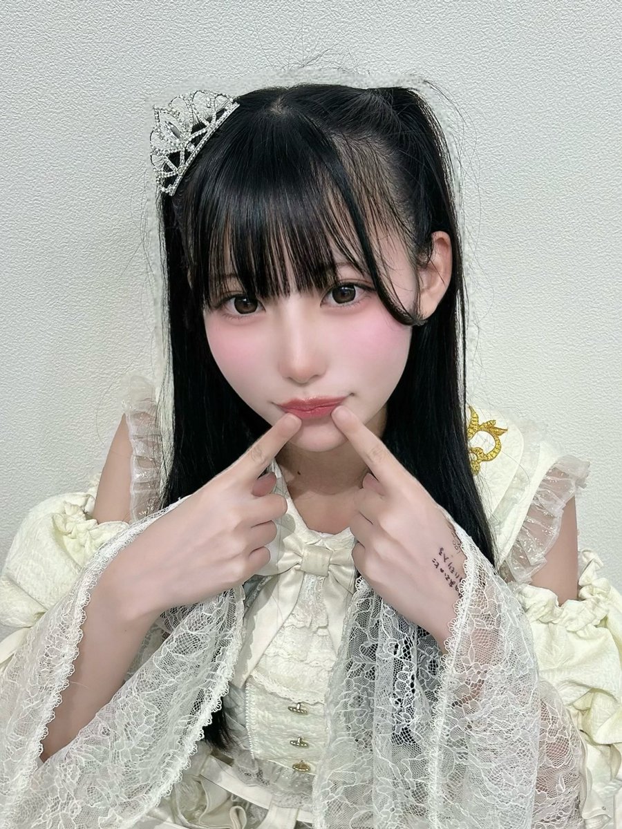 nazuna_HS's tweet photo. ハグして捕まえてないとどっかいっちゃうよ？ https://t.co/UKlOVz07Hh