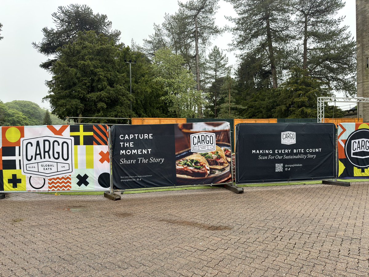 TowersTimes's tweet photo. A range of new food stalls from Cargo Global Eats are currently being set up in Fountain Square. A Costa Coffee unit has also been added. https://t.co/41oJwkXbTU