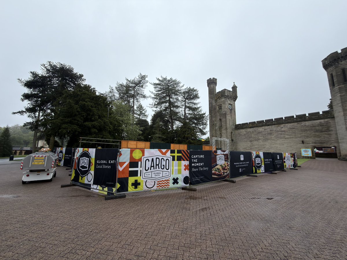 TowersTimes's tweet photo. A range of new food stalls from Cargo Global Eats are currently being set up in Fountain Square. A Costa Coffee unit has also been added. https://t.co/41oJwkXbTU