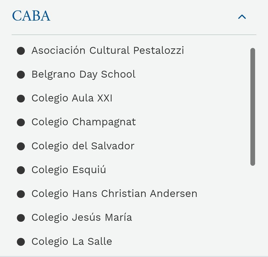tomascarretto's tweet photo. Las "becas" de la UDESA. El 20% de un arancel de 1300 dólares. Con tope del 30% si se combinan 2 becas (rendimiento acacadémico en un colegio "con convenio" y ser hijo de un egresado). No son becas, son descuentos. Y también están los créditos que se pagan sobre la cuota full al final de la carrera. 

Además con lo del 75% miente. Es el 50% y en las condiciones abajo descriptas. Además mentís de que no cuestan plata porque las universidades privadas reciben exenciones impositivas.

Solo 80 estudiantes de 7500 alumnos regulares reciben la beca completa. El 1%. 80 tipos en un país con 50 millones de habitantes. Las universidades públicas tienen 2 millones de estudiantes. ¿DE QUÉ MOVILIDAD SOCIAL HABLÁS, PELOTUDO?

Chanta mentiroso y mercenario @dlaje1.