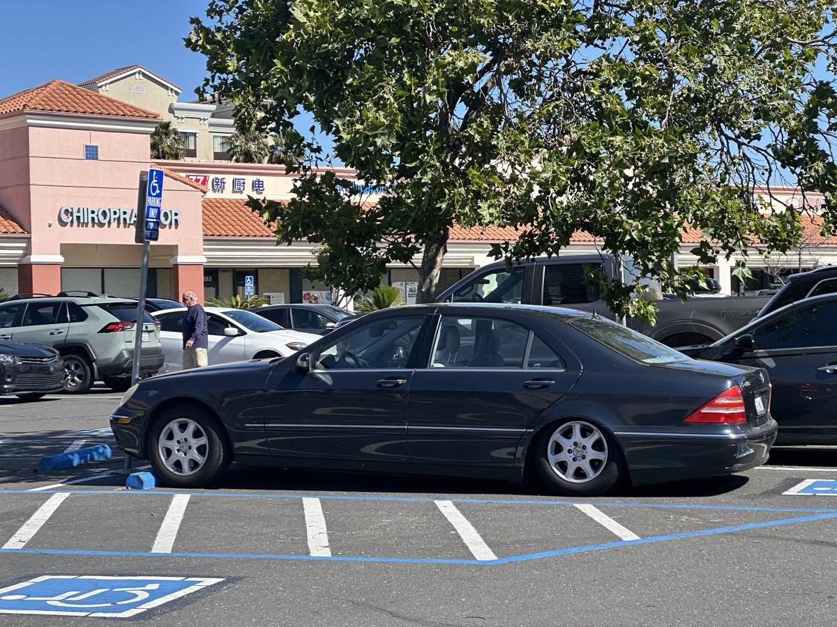 Veehicles's tweet photo. every day i wish I had air suspension to deal with bay area roads, I’ll see something like this, then immediately change my mind 🤣😭 https://t.co/NsDoslYSE6