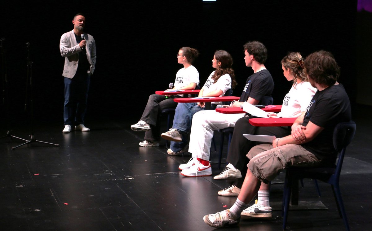 VinkaIlak's tweet photo. 🎭📚 Predstavljena je #KulturnaIskaznica kojom Ministarstvo kulture i medija RH mladima koji navršavaju 18 godina osigurava 100 € za kulturne sadržaje. Ministrica Nina Obuljen Koržinek predstavila je projekt uz podršku FINA-e i CARNET-a. 🇭🇷 #kultura #mladi https://t.co/cbIyFO0ADH