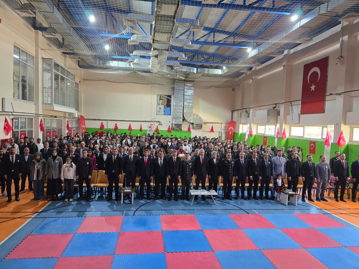 yilmazilhan30's tweet photo. 19 Mayıs Atatürk’ü Anma, Gençlik ve Spor Bayramı kapsamında düzenlediğimiz programımız; çelenk sunma töreniyle başlayıp Gençlik Merkezimizde gerçekleştirdiğimiz etkinliklerle coşku ve heyecan içerisinde sona ermiştir.
Bu anlamlı günde emeği geçen tüm çalışma arkadaşlarımıza, antrenörlerimize, eğitmenlerimize ve gençlerimize teşekkür ediyor; bayramımızın birlik, beraberlik ve kardeşlik duygularını güçlendirmesini temenni ediyorum. 🇹🇷
