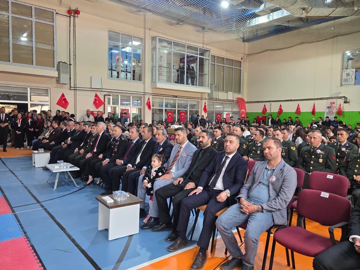 yilmazilhan30's tweet photo. 19 Mayıs Atatürk’ü Anma, Gençlik ve Spor Bayramı kapsamında düzenlediğimiz programımız; çelenk sunma töreniyle başlayıp Gençlik Merkezimizde gerçekleştirdiğimiz etkinliklerle coşku ve heyecan içerisinde sona ermiştir.
Bu anlamlı günde emeği geçen tüm çalışma arkadaşlarımıza, antrenörlerimize, eğitmenlerimize ve gençlerimize teşekkür ediyor; bayramımızın birlik, beraberlik ve kardeşlik duygularını güçlendirmesini temenni ediyorum. 🇹🇷