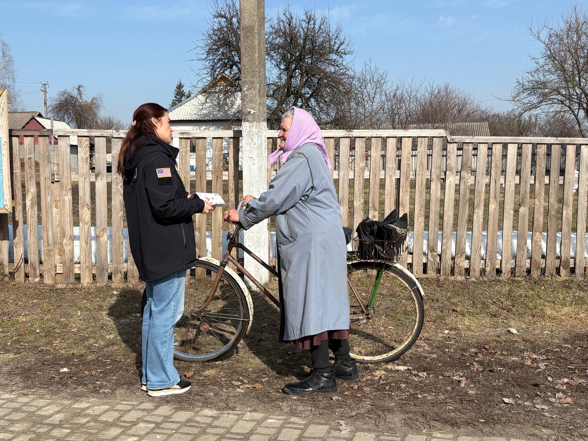 fsd__ch's tweet photo. 🚫 In #Chernihiv, Ukraine, people sometimes look for scrap metal to earn money without realising the #danger. But any suspicious object can be deadly.

The FSD teams in Chernihiv run risk education sessions to teach communities how to stay safe when they encounter such an object. https://t.co/zfTWpA88XT