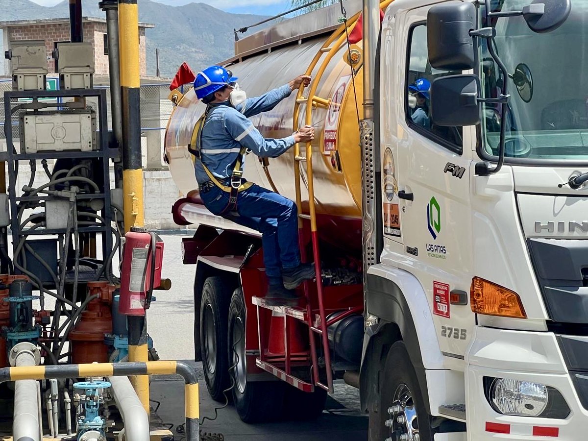ARCH_Ec's tweet photo. ✅ #ARCHControla

👷🏽En #Loja verificamos despacho normal de #combustibles, control de seguridad en autotanques y monitoreo permanente de existencias y ventas. ⛽️

Seguimos garantizando abastecimiento seguro y continuo para la ciudadanía. 🇪🇨 https://t.co/iRA8QZEVzn