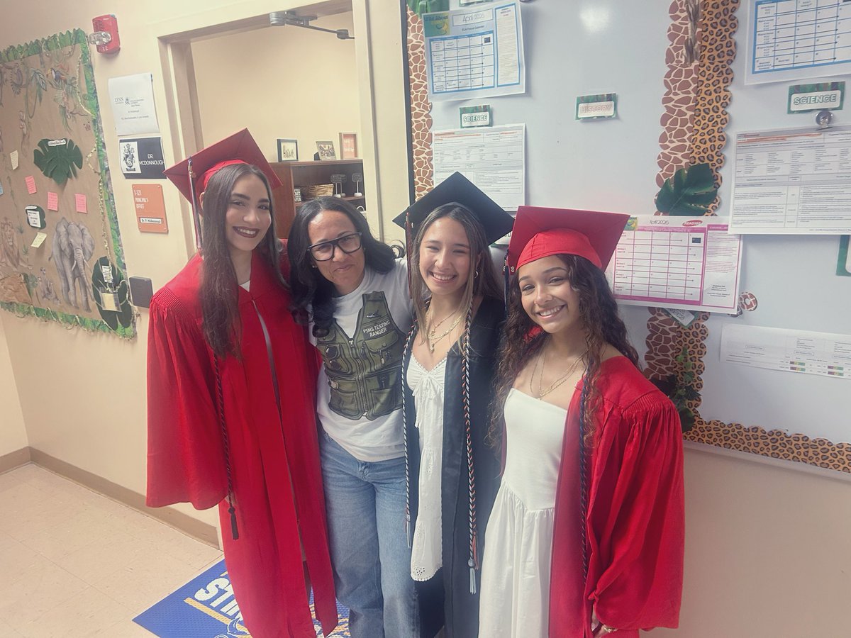 pcosme1908's tweet photo. In middle school, we don’t always get to see the “finish line”- which makes moments like this so special. Having these former Stingrays come back to visit in their HS caps &amp; gowns is exactly why I L💙VE what I do.
So incredible proud!!! 🎓✨ https://t.co/R6fKzjaonn
