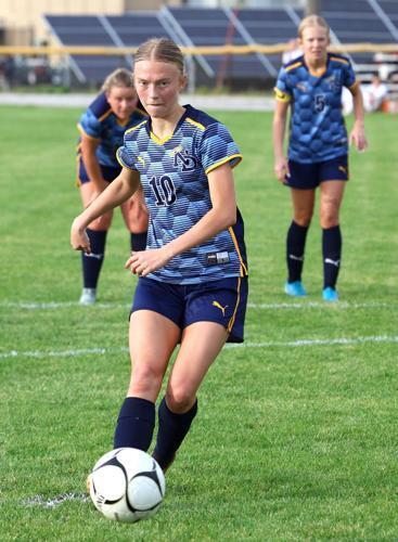 NDNikes's tweet photo. Meet Notre Dame junior Daisy Hazell, The Hawk Eye's High School Athlete of the Week https://t.co/5cuq4dDCpC https://t.co/W9ud7jdpCo