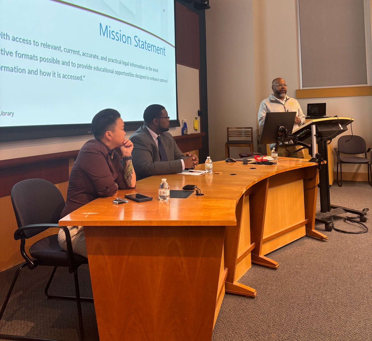 HCLawLibrary's tweet photo. Andre Davison, Director of the Harris County Robert W. Hainsworth Law Library, joined panelists at the Southeastern Chapter of the American Association of Law Libraries Conference to discuss expanding legal access, strengthening communities, and advancing access to justice. ⚖️ https://t.co/0dJ3PJUgzA