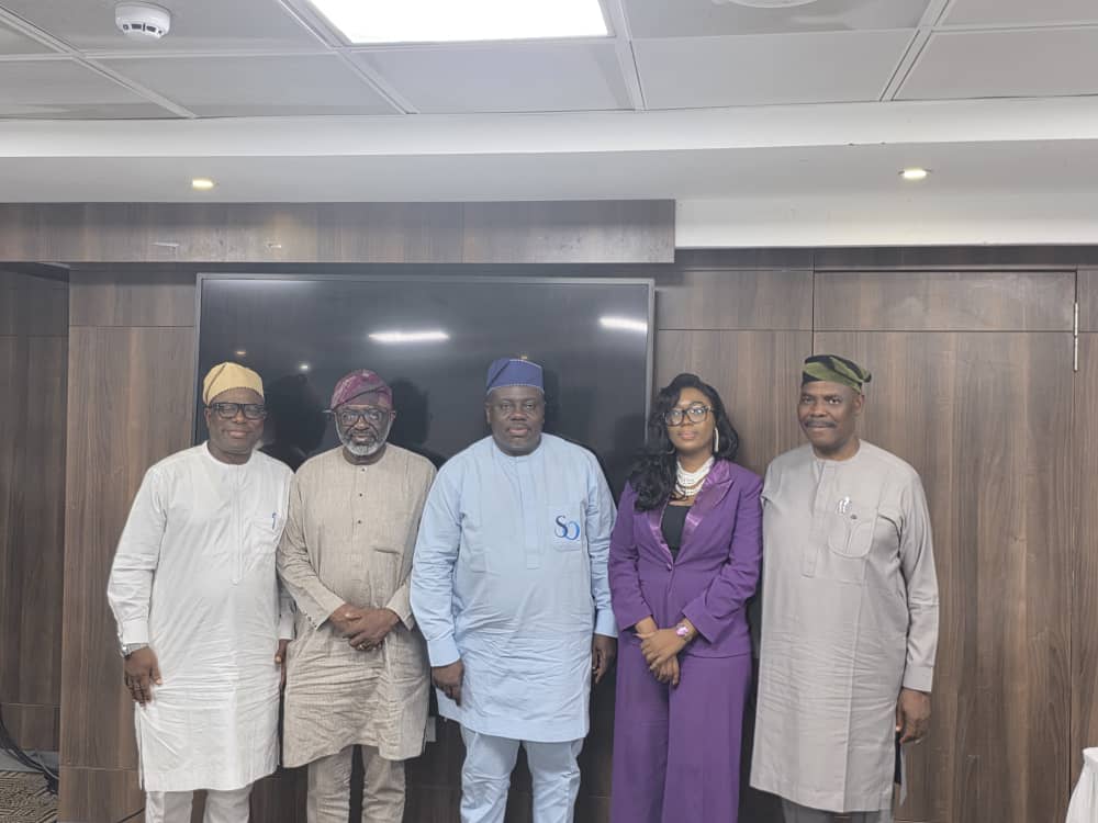 DAWNCommission's tweet photo. A stakeholders' consultative meeting on Southwest Rail was held today, bringing together local and international experts to explore how existing rail corridors can be transformed into engines of agro-industrial and logistics growth across the region.

@swdcgov @ekitistategov @OGSG_Official @OndoStateOnline @followlasg @Osun_State_Gov @FeedbackOYSG