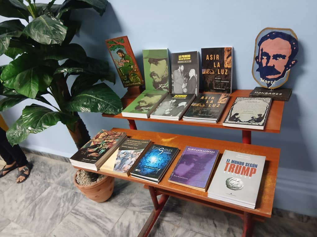 rlicea_mojena's tweet photo. Con la realización del II Coloquio Internacional "Universalidad del Pensamiento Martiano" rinden tributo al Apóstol, en el 131 Aniversario de su caída en combate, hoy más que nunca sigue vigente en los cubanos, su pensamiento antiimperialista #IslaDeLaJuventud #SentirPinero https://t.co/MPlrWH4a95