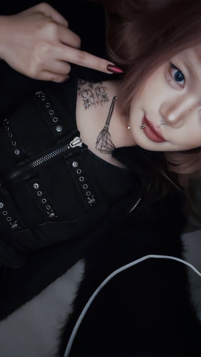 Ann Wu✝️🖤✨ tweet media