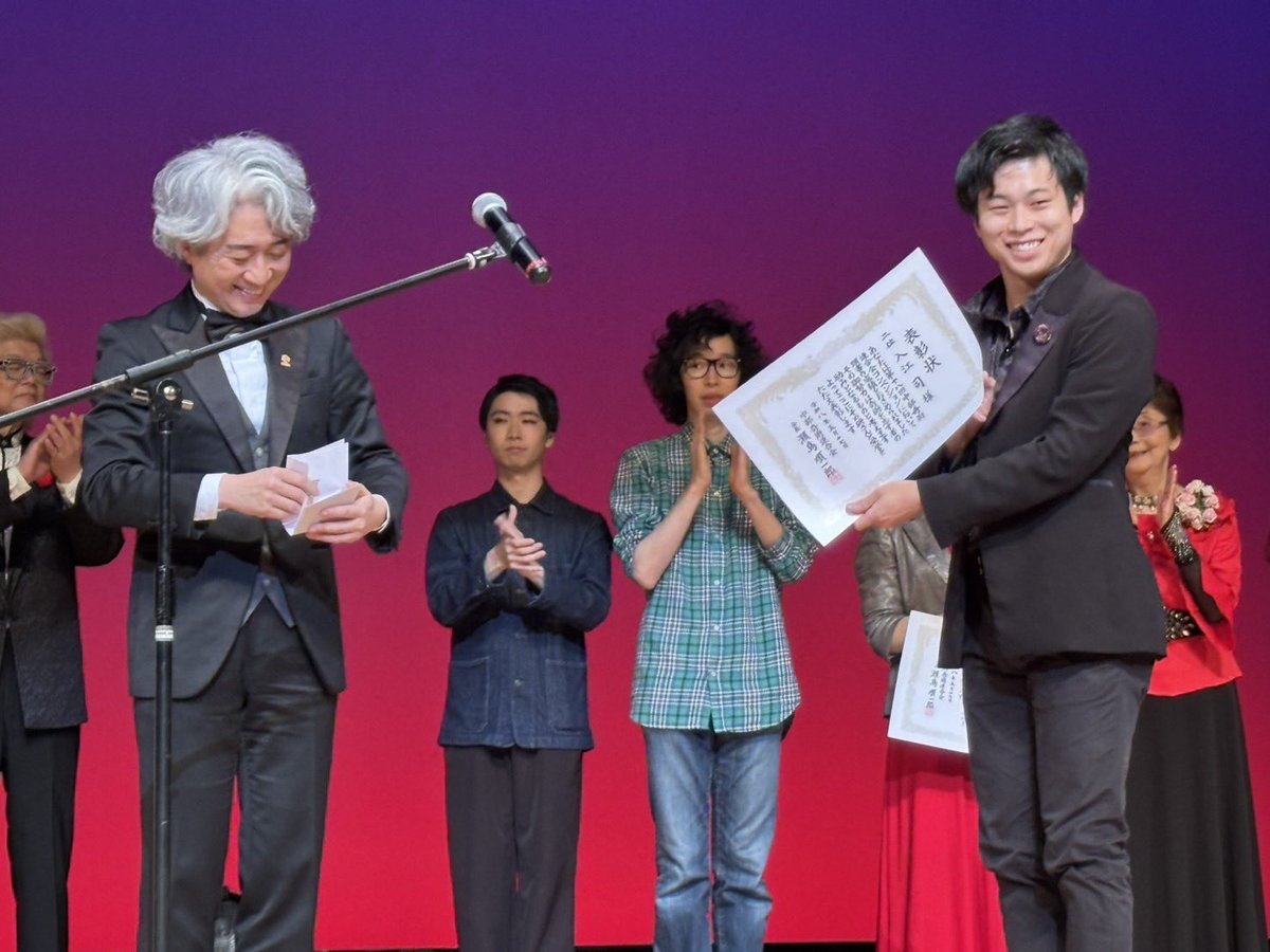 chappy_magic's tweet photo. 「第18回 ワンデーコンベンション in 中部」にて、
コンテスト部門 “第2位” をいただくことができました！🥈✨

まだまだ課題だらけですが、
だからこそもっと上を目指したいと思えた一日でした。

これからも
「驚き」と「笑顔」を届けられるマジシャンになれるよう、
さらに磨いていきます🔥 https://t.co/inB938MyZZ