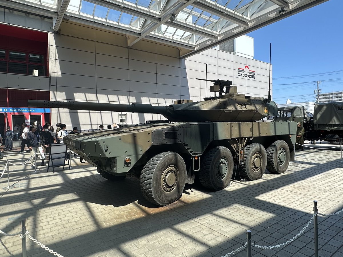 daydream0214's tweet photo. 40過ぎて初めてのホビーショー。最高でした。軍旗を掲げるコルベット、カッコ良過ぎ。やっぱり質あっての数だよなぁ、と我が模型モットーは邪道であることを認識。みーんな顔が輝いてた、素晴らしい空間でした。
#静岡ホビーショー #兄貴模型は数だよ https://t.co/gwtXXdYSA2