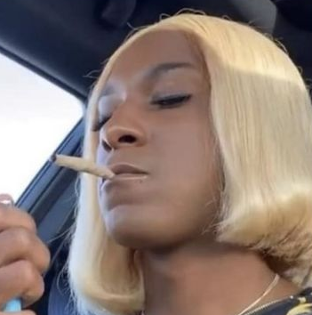 Callunc's tweet photo. GEORGE WASHINGTON ON THE WAY TO HIS DOLLAR BILL PHOTOSHOOT 😌 https://t.co/mvEUxVHYO4