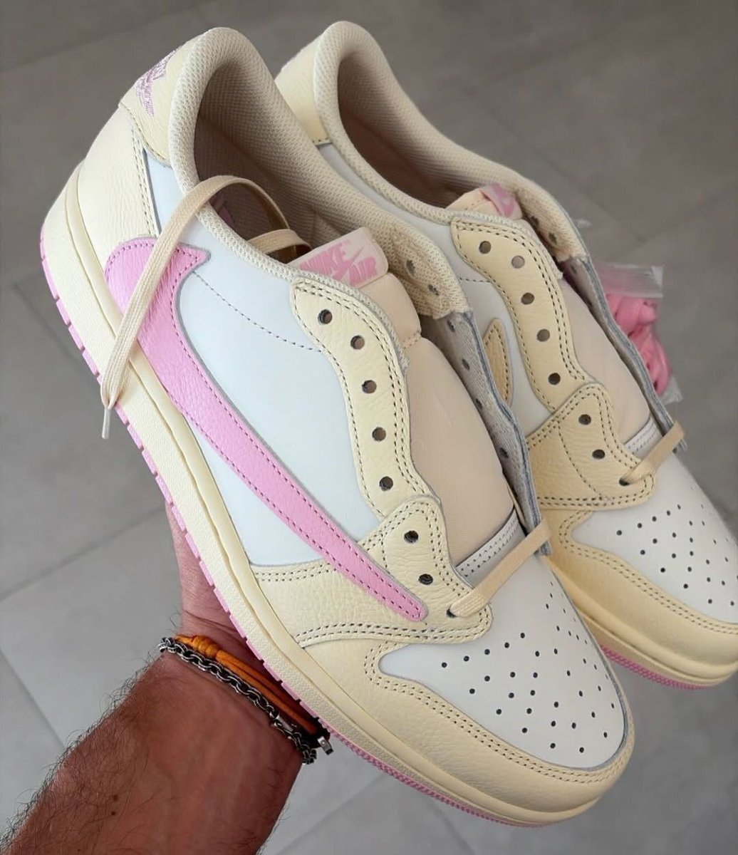 JustFreshKicks tweet media