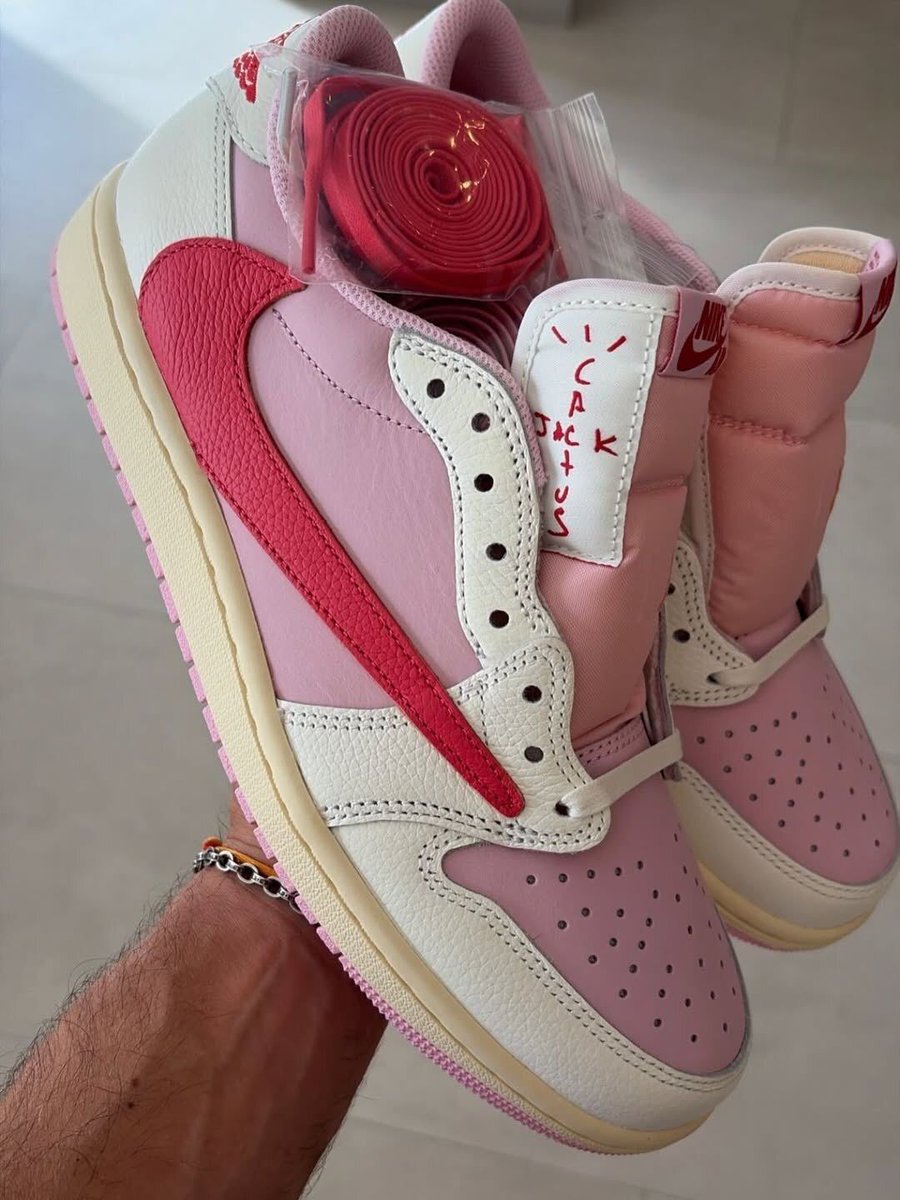 JustFreshKicks tweet media