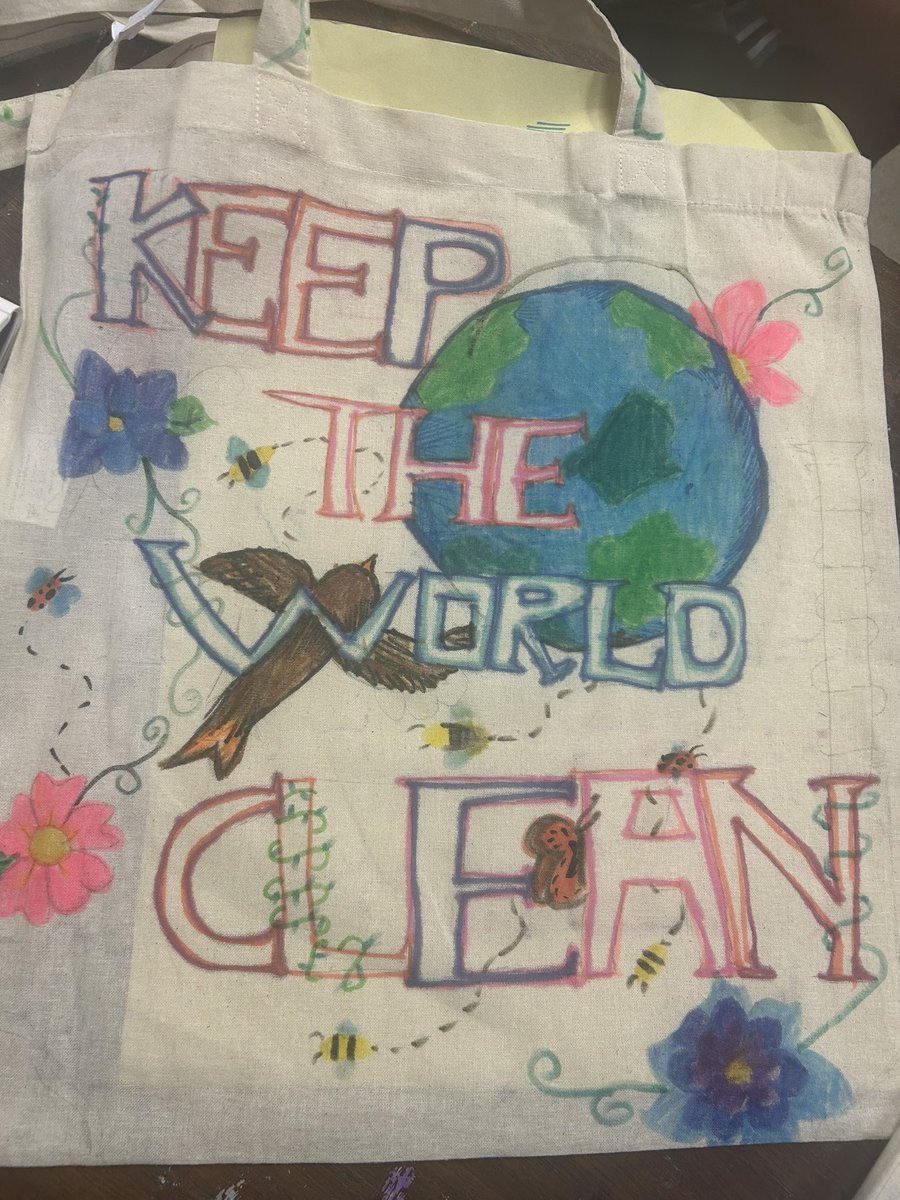 MrsBaldwinArt1's tweet photo. Year 8 are loving this years Artivism project - spreading a personal message on their own tote bag @CastleManor https://t.co/DQPBDV0kzT