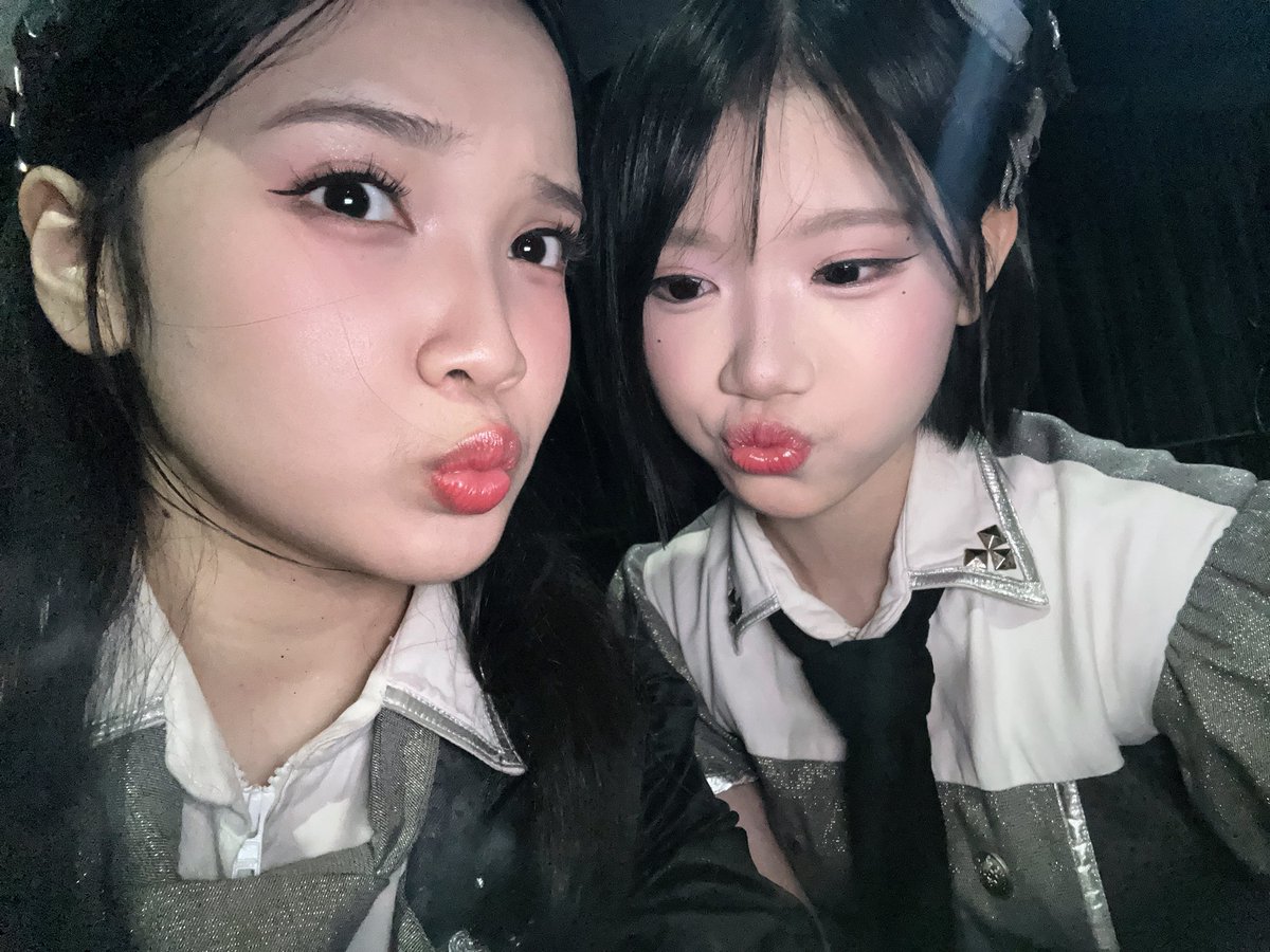 Ribka_JKT48's tweet photo. tebak yg maknae yg mana😍 https://t.co/fhZlauCdQZ