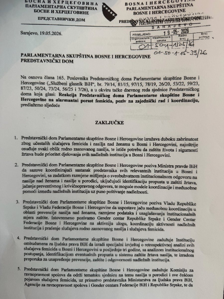 SasaMagazinovic's tweet photo. Opet se ponovilo: tragedija i loše stvari nas ujedine. Duboko vjerujem možemo biti solidarni i jedinstveni i bez toga. 
Svi klubovi stranaka u Predstavničkom domu Parlamenta BiH zajednički su potpisali zaključke u vezi borbe protiv nasilja u porodici i slučajeva femicida. 
Hvala svim klubovima koji su podržali moju inicijativu da danas govorimo o ovoj važnoj temi i spremnosti da djelujemo zajedno.