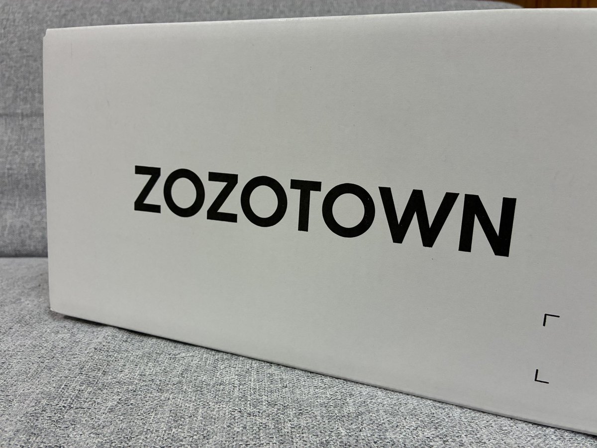 mikan_study9's tweet photo. 初めて届いた📦
黒じゃなくてなんかソワソワした😗

 #ZOZOWEEK箱CP https://t.co/LY1PXiihYB