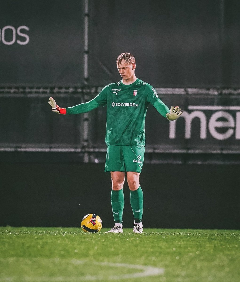 news_braga's tweet photo. 🚨 | SC Braga só aceita a saída de Lukáš Horníček 🇨🇿 pela cláusula de rescisão (30 M€) e pretende a renovação, tem contrato até 2028.

Entretanto, o SCB acionou a opção de recompra que detinha sobre Bernardo Fontes 🇧🇷 por 400 m€, GR do CD Tondela 🇵🇹.

🗞️ [@ojogo] https://t.co/BIg38Wybk8