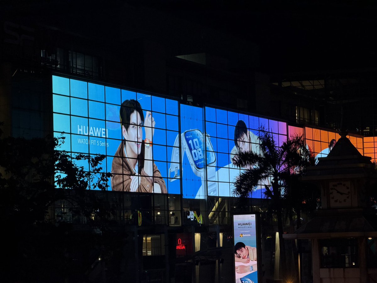 BaNANAStoreTH's tweet photo. แอดขอแจ้งให้งั่มงั่มทราบ จอ LED ของจิมมี่ซี บริเวณ CentralWorld จะอยู่ถึงวันพรุ่งนี้แล้วน้าา ใครยังไม่ได้ไปเก็บ รีบไปเก็บได้เลยน้าา 🥹💜🩵

แล้วใครที่อยากได้ HUAWEI Watch Fit 5 ราคาดีๆ
คลิกที่ลิงก์นี้ได้เลย https://t.co/rm3IWUkNvP

#JimmySea #จิมมี่ซี 
#HUAWEIWATCHFIT5xJimmySea https://t.co/0mI4LzAPuU