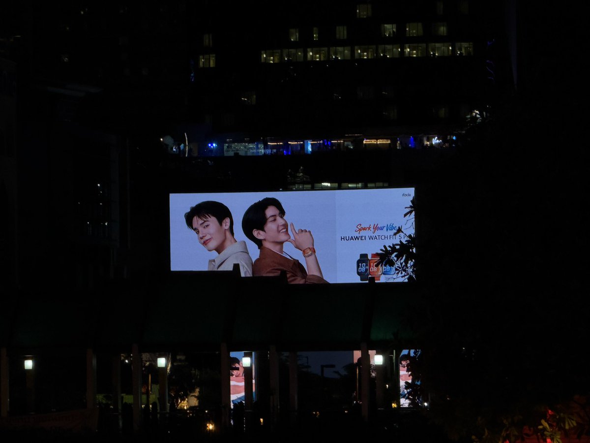 BaNANAStoreTH's tweet photo. แอดขอแจ้งให้งั่มงั่มทราบ จอ LED ของจิมมี่ซี บริเวณ CentralWorld จะอยู่ถึงวันพรุ่งนี้แล้วน้าา ใครยังไม่ได้ไปเก็บ รีบไปเก็บได้เลยน้าา 🥹💜🩵

แล้วใครที่อยากได้ HUAWEI Watch Fit 5 ราคาดีๆ
คลิกที่ลิงก์นี้ได้เลย https://t.co/rm3IWUkNvP

#JimmySea #จิมมี่ซี 
#HUAWEIWATCHFIT5xJimmySea https://t.co/0mI4LzAPuU