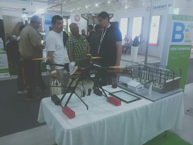 CENTRECRTI's tweet photo. 📸 Photos du deuxième jour de la participation du centre au salon international de l'agriculture, de l'élevage et de l'agro-industrie.

#CRTI #DGRSDT #SIPSA #agriculture #algerie https://t.co/p3AFyyyvzM