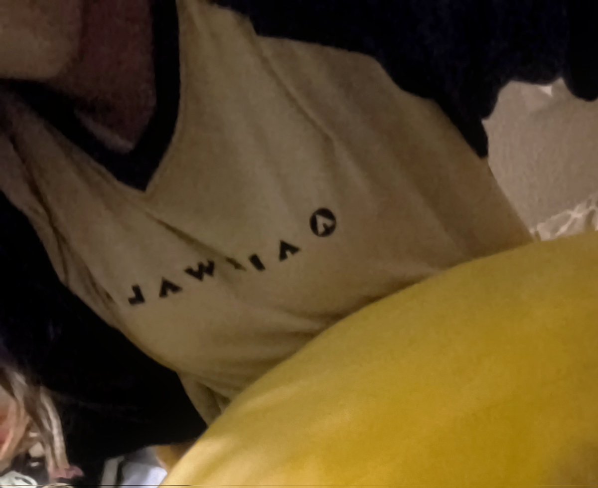 EAirC80's tweet photo. 貧乳派というかサイズは気にしない派というか胸は趣味じゃない....が！！！これはなんとなくエロい...気がする https://t.co/HdRLVXKdjH