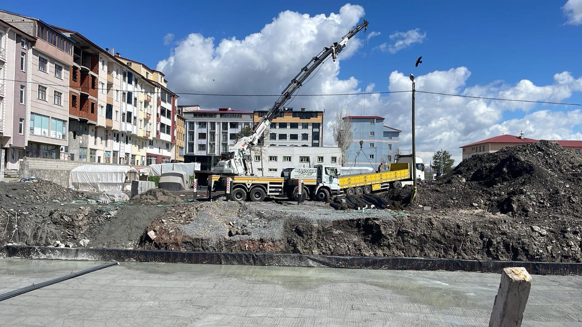 TekcanFatih's tweet photo. Sayın Valimiz Ziya POLAT ‘ın talimatları Sayın Milletvekilimiz Adem ÇALKIN’ın destekleriyle ;
 Selim ilçemiz ilçe jandarma komtanlığı
 Susuz ilçemiz hükümet konağı
 Merkez Okan koç ortaokulu ve spor salonu yapımı hızla devam ediyor.
#KarsİçinCanlaBaşla 🇹🇷🧿 https://t.co/K6o7RX7sMc
